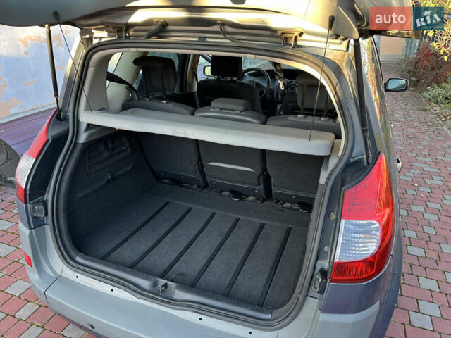 Рено Сценік 2006 у Хмельницькому на Automoto.ua Сірий Рено Сценік, об'ємом двигуна 2 л та пробігом 236 тис. км за 5800 $, фото 18 на Automoto.ua