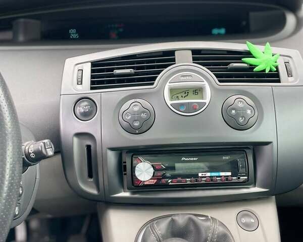 Серый Рено Сценик, объемом двигателя 2 л и пробегом 220 тыс. км за 4550 $, фото 11 на Automoto.ua