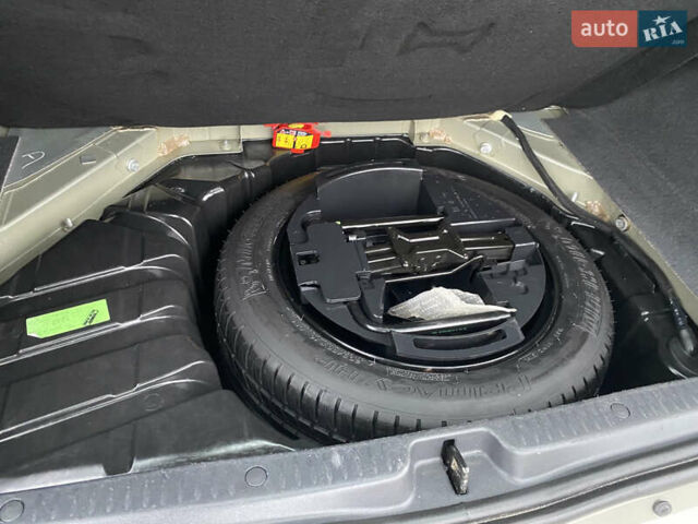 Серый Рено Сценик, объемом двигателя 1.6 л и пробегом 120 тыс. км за 6200 $, фото 27 на Automoto.ua