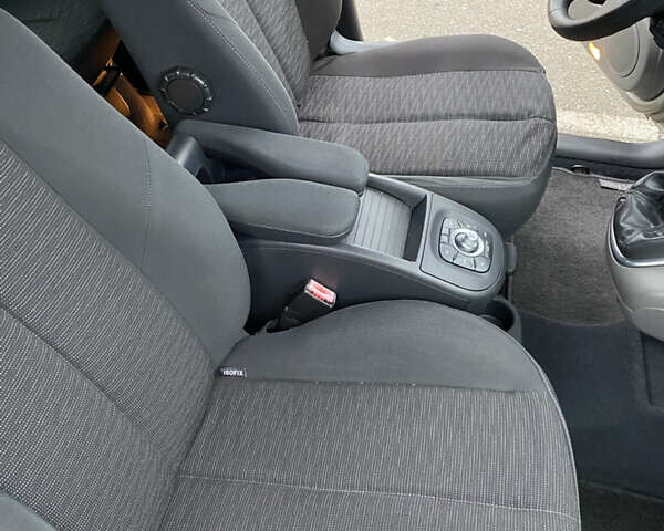 Серый Рено Сценик, объемом двигателя 1.6 л и пробегом 120 тыс. км за 6200 $, фото 25 на Automoto.ua