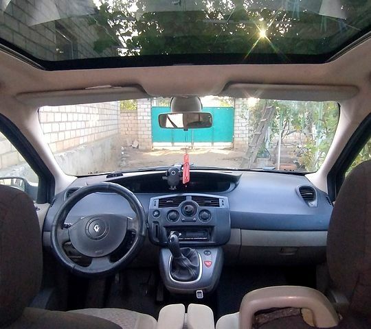 Серый Рено Сценик, объемом двигателя 1.6 л и пробегом 206 тыс. км за 4000 $, фото 5 на Automoto.ua