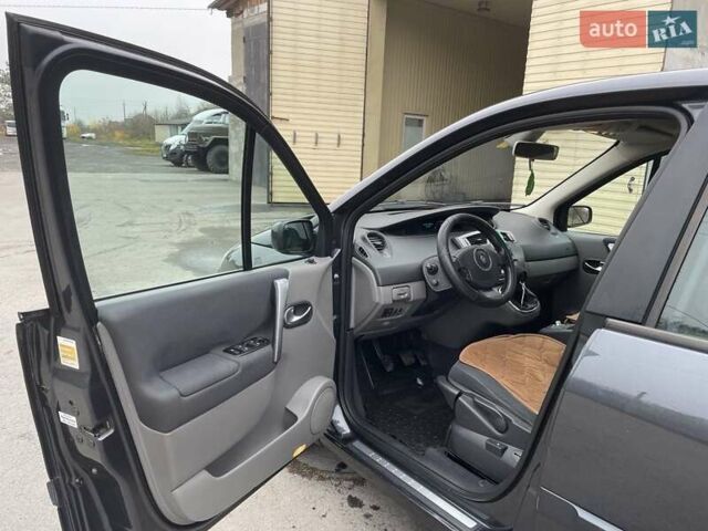 Серый Рено Сценик, объемом двигателя 2 л и пробегом 236 тыс. км за 6650 $, фото 2 на Automoto.ua