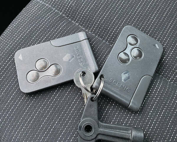 Серый Рено Сценик, объемом двигателя 1.6 л и пробегом 120 тыс. км за 6200 $, фото 30 на Automoto.ua