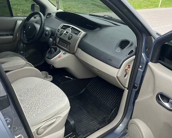 Серый Рено Сценик, объемом двигателя 1.46 л и пробегом 300 тыс. км за 4600 $, фото 11 на Automoto.ua