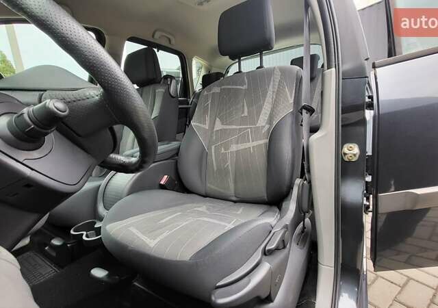 Серый Рено Сценик, объемом двигателя 1.6 л и пробегом 212 тыс. км за 5250 $, фото 27 на Automoto.ua