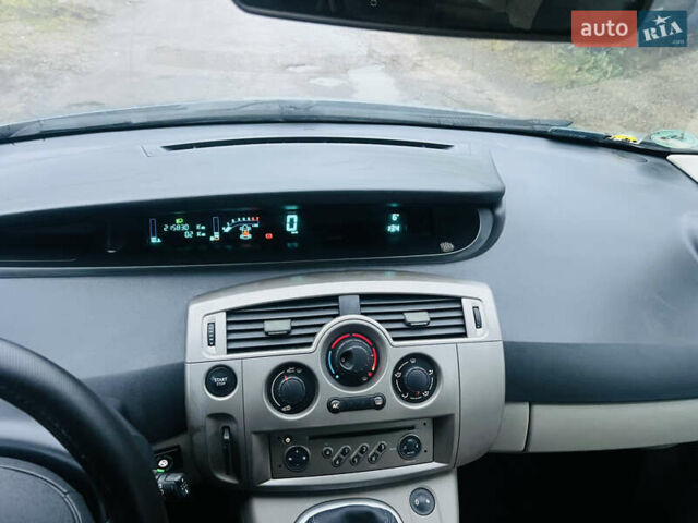 Серый Рено Сценик, объемом двигателя 1.6 л и пробегом 215 тыс. км за 5100 $, фото 30 на Automoto.ua