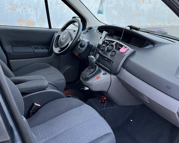 Рено Сценік 2006 у Хмельницькому на Automoto.ua Сірий Рено Сценік, об'ємом двигуна 2 л та пробігом 236 тис. км за 5800 $, фото 9 на Automoto.ua