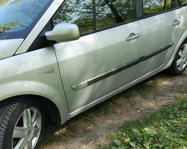 Серый Рено Сценик, объемом двигателя 1.6 л и пробегом 327 тыс. км за 5650 $, фото 3 на Automoto.ua