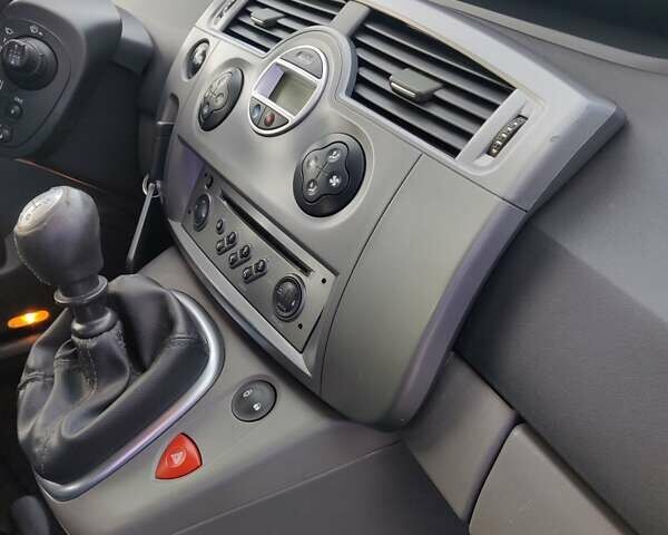 Серый Рено Сценик, объемом двигателя 1.6 л и пробегом 152 тыс. км за 4950 $, фото 38 на Automoto.ua