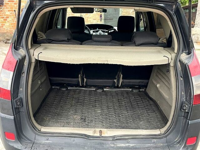 Серый Рено Сценик, объемом двигателя 1.5 л и пробегом 380 тыс. км за 4200 $, фото 2 на Automoto.ua