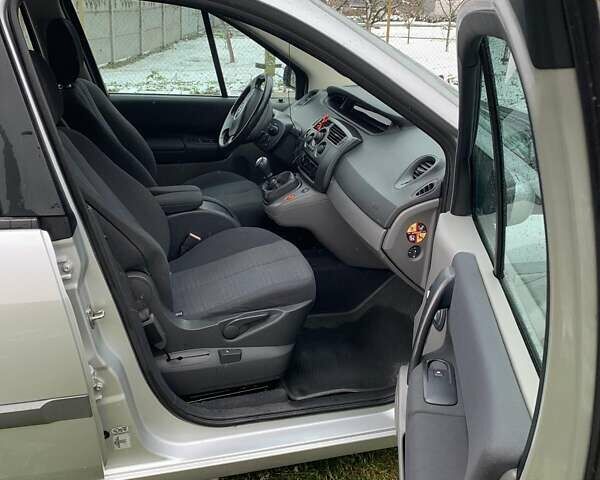 Сірий Рено Сценік, об'ємом двигуна 1.6 л та пробігом 225 тис. км за 5700 $, фото 18 на Automoto.ua