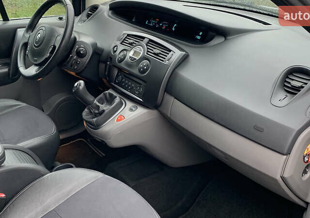 Рено Сценик 2006 в Виннице на Automoto.ua Серый Рено Сценик, объемом двигателя 1.6 л и пробегом 124 тыс. км за 6250 $, фото 10 на Automoto.ua