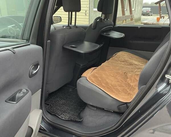 Серый Рено Сценик, объемом двигателя 2 л и пробегом 236 тыс. км за 6650 $, фото 4 на Automoto.ua