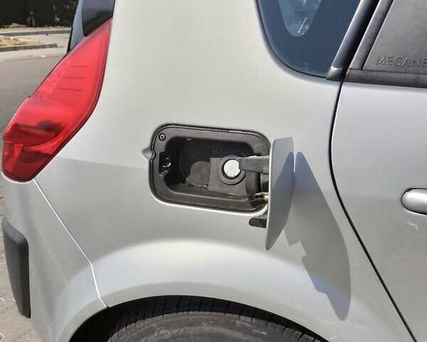 Серый Рено Сценик, объемом двигателя 1.46 л и пробегом 345 тыс. км за 5499 $, фото 4 на Automoto.ua