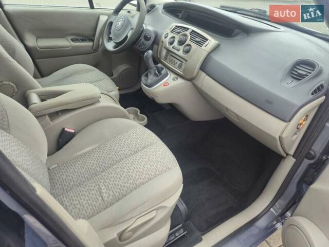 Серый Рено Сценик, объемом двигателя 1.6 л и пробегом 210 тыс. км за 4100 $, фото 15 на Automoto.ua