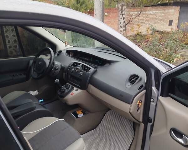 Рено Сценик 2006 в Кропивницком (Кировограде) на Automoto.ua Серый Рено Сценик, объемом двигателя 1.6 л и пробегом 192 тыс. км за 5100 $, фото 3 на Automoto.ua