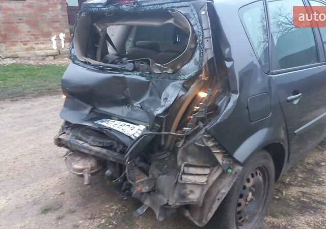 Серый Рено Сценик, объемом двигателя 2 л и пробегом 250 тыс. км за 1600 $, фото 3 на Automoto.ua