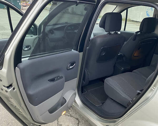 Серый Рено Сценик, объемом двигателя 1.6 л и пробегом 120 тыс. км за 6200 $, фото 18 на Automoto.ua