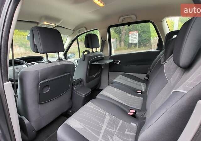 Серый Рено Сценик, объемом двигателя 1.6 л и пробегом 212 тыс. км за 5250 $, фото 21 на Automoto.ua