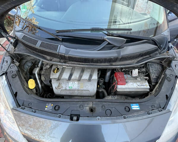 Рено Сценік 2006 у Хмельницькому на Automoto.ua Сірий Рено Сценік, об'ємом двигуна 2 л та пробігом 236 тис. км за 5800 $, фото 16 на Automoto.ua