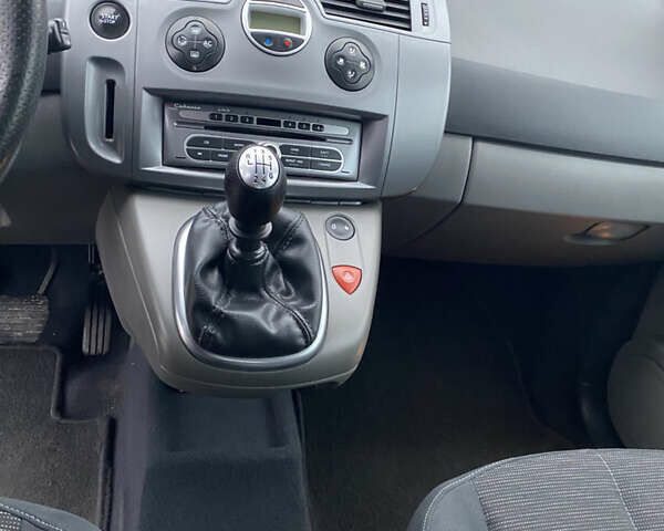 Серый Рено Сценик, объемом двигателя 1.6 л и пробегом 120 тыс. км за 6200 $, фото 16 на Automoto.ua