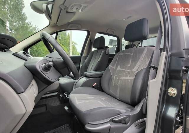 Серый Рено Сценик, объемом двигателя 1.6 л и пробегом 212 тыс. км за 5600 $, фото 30 на Automoto.ua