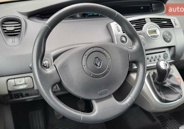 Серый Рено Сценик, объемом двигателя 1.6 л и пробегом 212 тыс. км за 5600 $, фото 40 на Automoto.ua