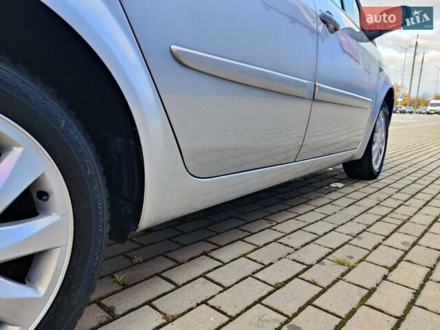 Серый Рено Сценик, объемом двигателя 1.6 л и пробегом 152 тыс. км за 4950 $, фото 9 на Automoto.ua