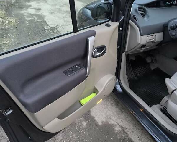 Серый Рено Сценик, объемом двигателя 1.6 л и пробегом 233 тыс. км за 5350 $, фото 10 на Automoto.ua