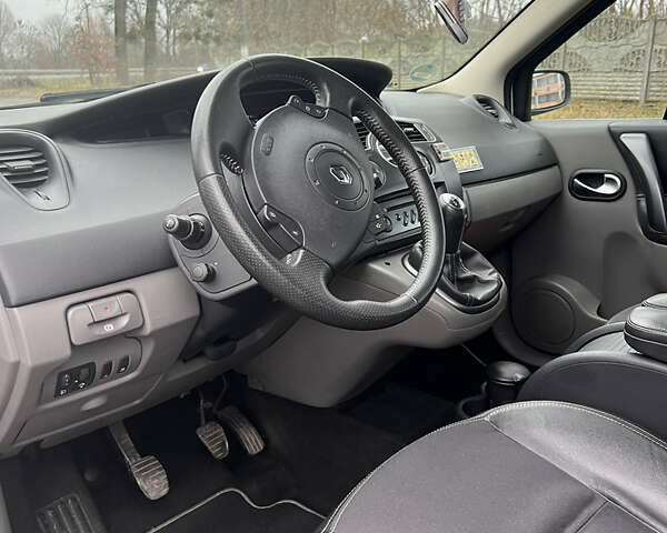 Серый Рено Сценик, объемом двигателя 1.6 л и пробегом 178 тыс. км за 5000 $, фото 7 на Automoto.ua