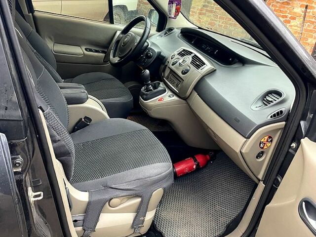 Серый Рено Сценик, объемом двигателя 1.5 л и пробегом 380 тыс. км за 4200 $, фото 4 на Automoto.ua