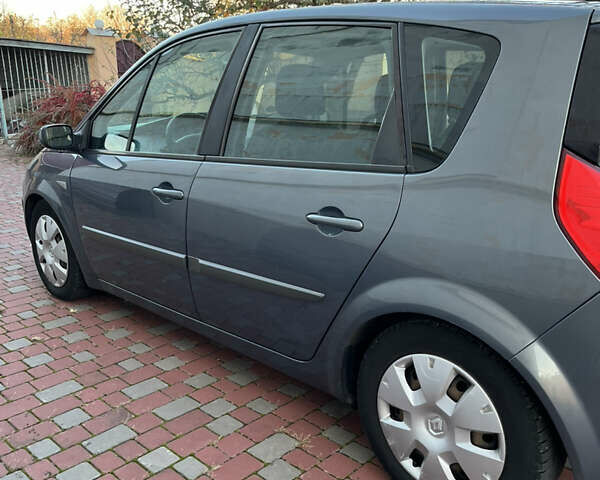 Рено Сценік 2006 у Хмельницькому на Automoto.ua Сірий Рено Сценік, об'ємом двигуна 2 л та пробігом 236 тис. км за 5800 $, фото 3 на Automoto.ua