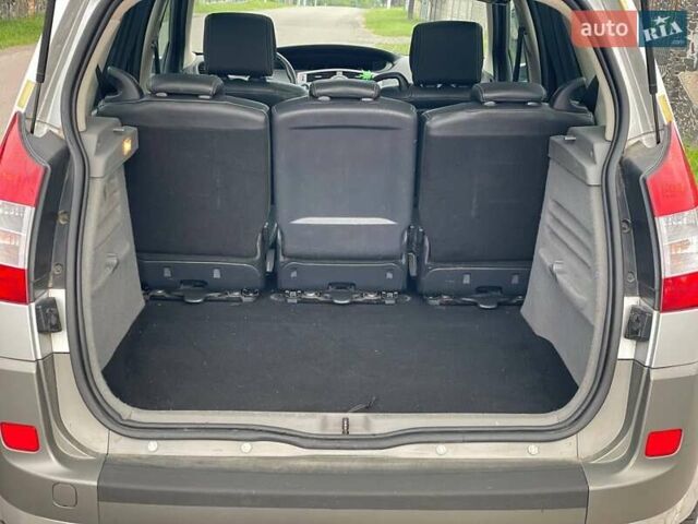 Серый Рено Сценик, объемом двигателя 2 л и пробегом 220 тыс. км за 4550 $, фото 3 на Automoto.ua