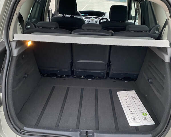 Серый Рено Сценик, объемом двигателя 1.6 л и пробегом 120 тыс. км за 6200 $, фото 26 на Automoto.ua