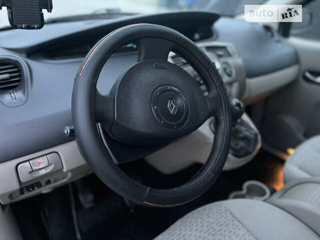 Серый Рено Сценик, объемом двигателя 1.9 л и пробегом 373 тыс. км за 4100 $, фото 13 на Automoto.ua