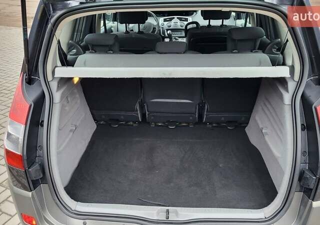 Серый Рено Сценик, объемом двигателя 1.6 л и пробегом 212 тыс. км за 5250 $, фото 35 на Automoto.ua