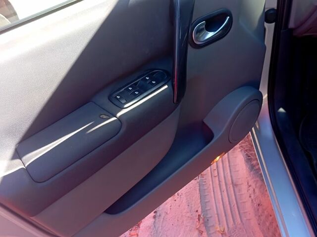 Серый Рено Сценик, объемом двигателя 1.6 л и пробегом 250 тыс. км за 4400 $, фото 4 на Automoto.ua