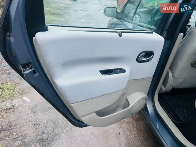 Серый Рено Сценик, объемом двигателя 1.6 л и пробегом 215 тыс. км за 5100 $, фото 25 на Automoto.ua