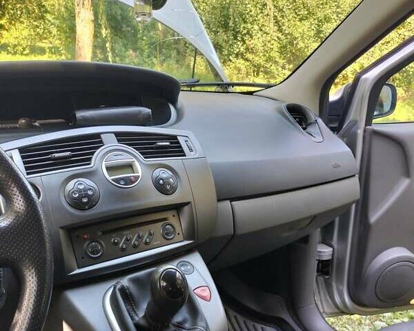 Серый Рено Сценик, объемом двигателя 1.6 л и пробегом 327 тыс. км за 5650 $, фото 16 на Automoto.ua