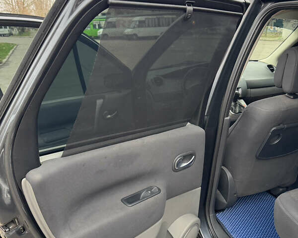 Серый Рено Сценик, объемом двигателя 1.98 л и пробегом 250 тыс. км за 5500 $, фото 12 на Automoto.ua