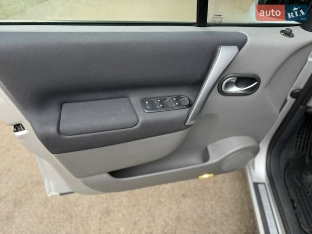 Серый Рено Сценик, объемом двигателя 1.6 л и пробегом 188 тыс. км за 4999 $, фото 18 на Automoto.ua