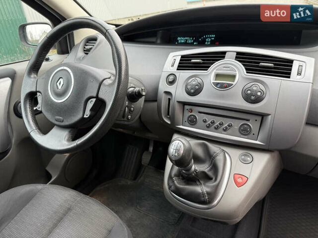 Серый Рено Сценик, объемом двигателя 1.6 л и пробегом 230 тыс. км за 5699 $, фото 5 на Automoto.ua