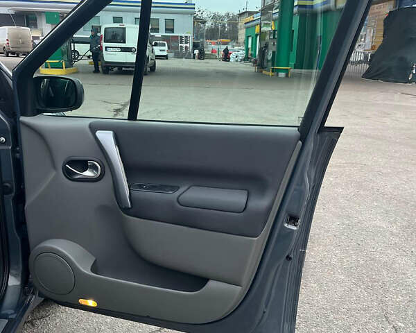 Серый Рено Сценик, объемом двигателя 1.6 л и пробегом 181 тыс. км за 5600 $, фото 24 на Automoto.ua