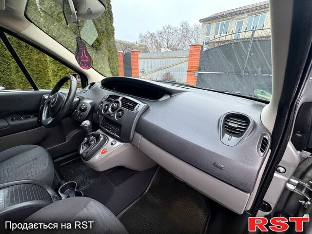 Серый Рено Сценик, объемом двигателя 1.6 л и пробегом 188 тыс. км за 4899 $, фото 10 на Automoto.ua