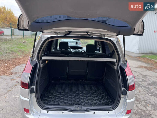 Сірий Рено Сценік, об'ємом двигуна 1.5 л та пробігом 330 тис. км за 4800 $, фото 9 на Automoto.ua