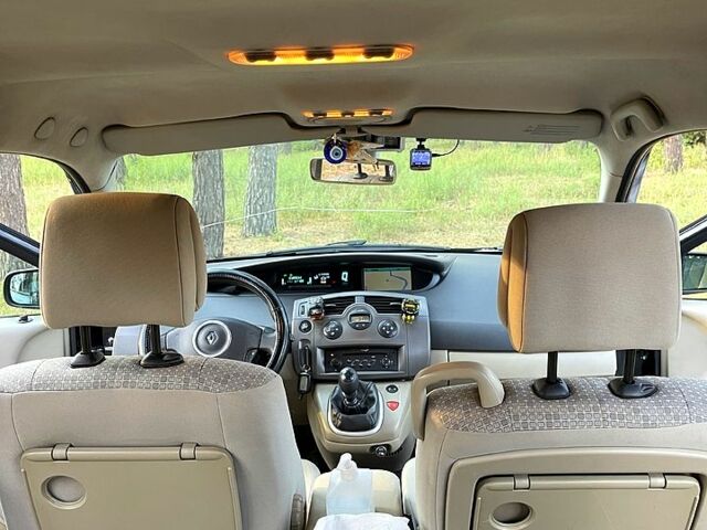 Серый Рено Сценик, объемом двигателя 1.5 л и пробегом 300 тыс. км за 4000 $, фото 6 на Automoto.ua