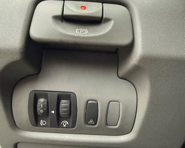 Серый Рено Сценик, объемом двигателя 1.6 л и пробегом 230 тыс. км за 5699 $, фото 96 на Automoto.ua