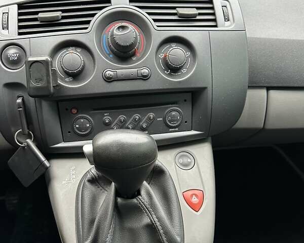 Серый Рено Сценик, объемом двигателя 2 л и пробегом 85 тыс. км за 7700 $, фото 6 на Automoto.ua