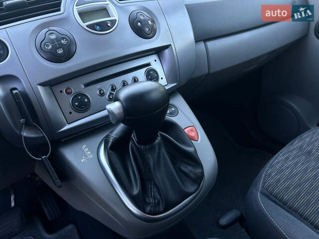 Рено Сценик 2007 в Виннице на Automoto.ua Серый Рено Сценик, объемом двигателя 2 л и пробегом 176 тыс. км за 6399 $, фото 63 на Automoto.ua