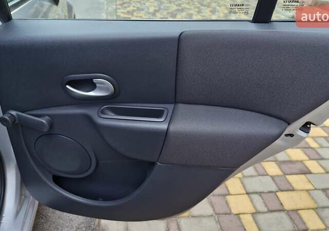 Серый Рено Сценик, объемом двигателя 1.6 л и пробегом 130 тыс. км за 6799 $, фото 38 на Automoto.ua